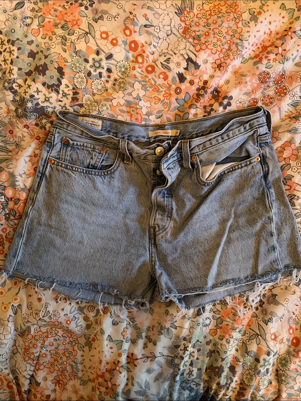 Wedgie straight Levis Denim Shorts